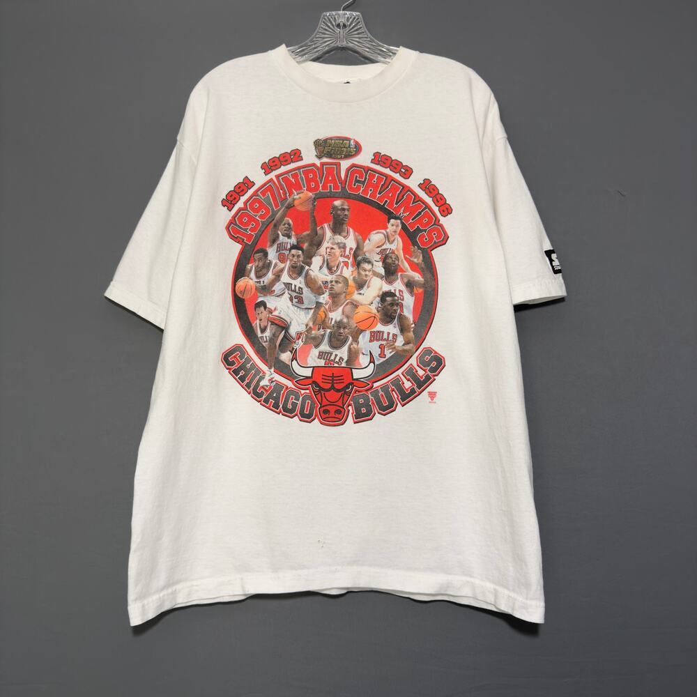 CHICAGO BULLS STARTER Vintage 90s 1997 NBA CHAMPS T-Shirt  Size L Large